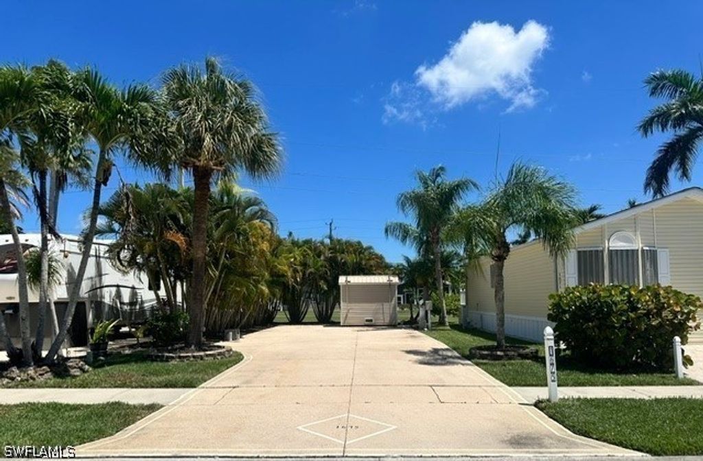 1675 Diamond Lake Cir, Naples