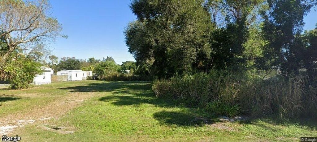 8229 Penny Dr, North Fort Myers