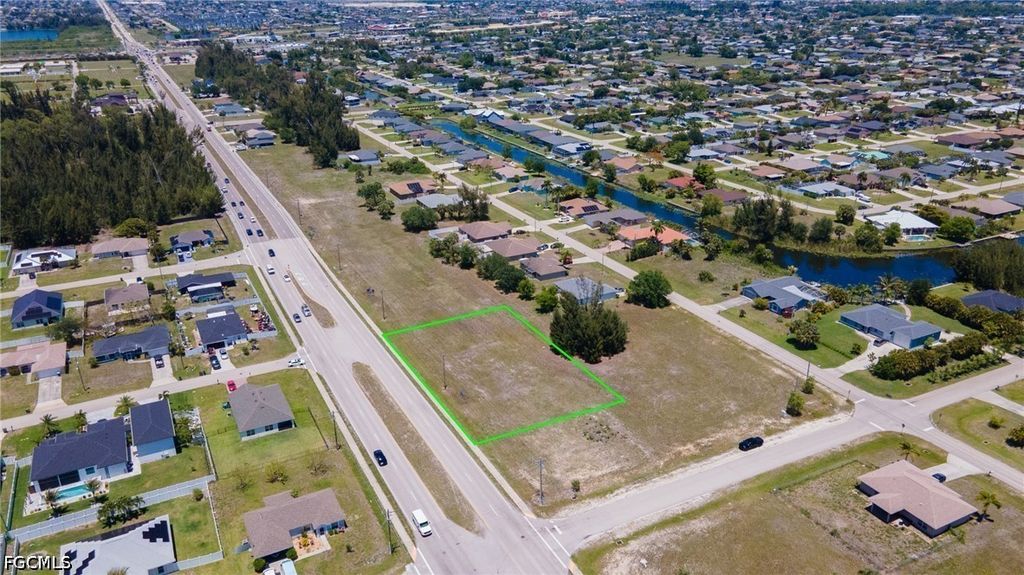 1221 Chiquita Blvd S, CAPE CORAL