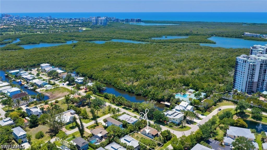 718 Pan Am Ave, Naples