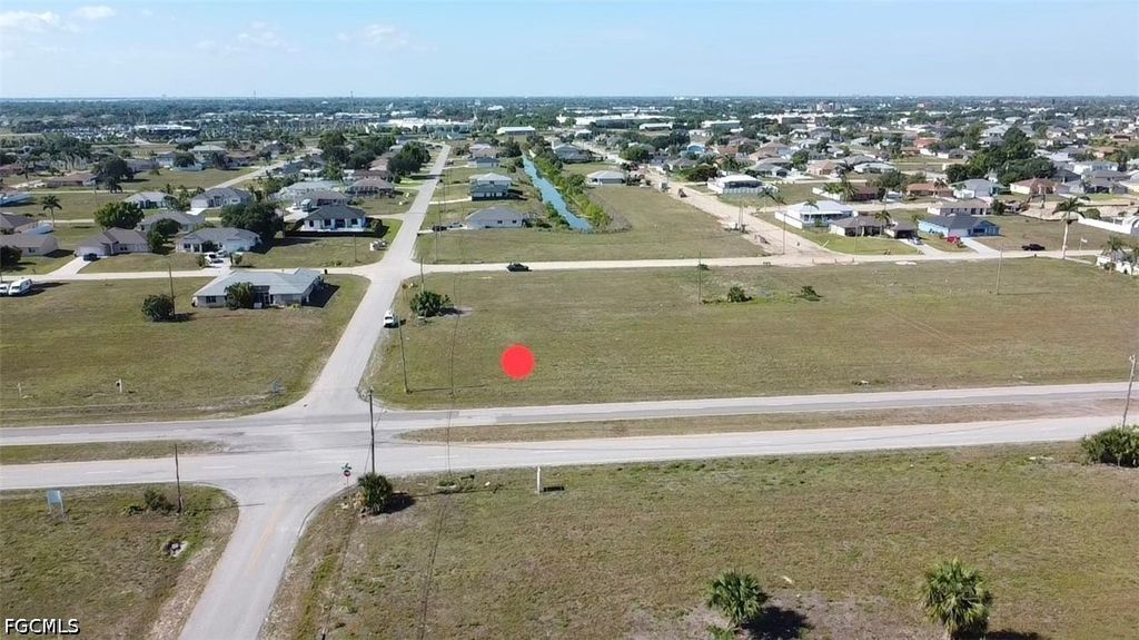 2098 Diplomat Pkwy E, CAPE CORAL