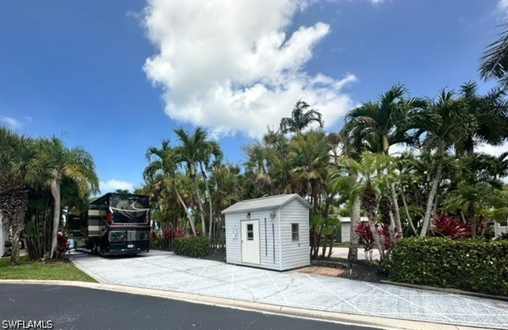 1408 Pearl Lake Pt, Naples