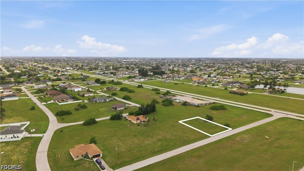 813 Nw 31st Pl, CAPE CORAL