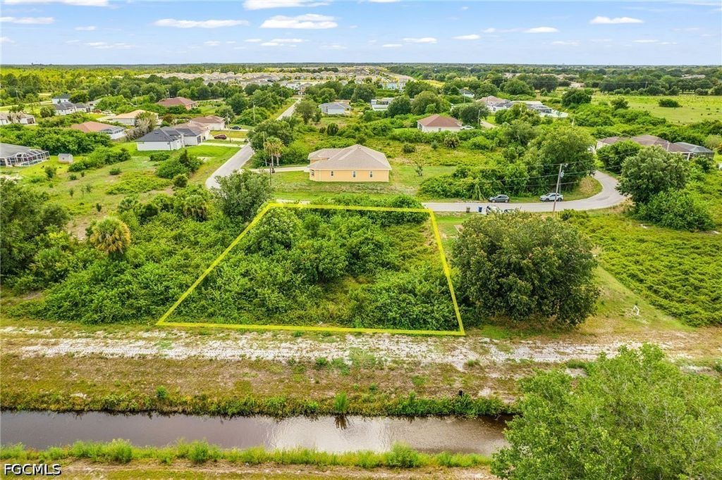 559 Theodore Vail St E, LEHIGH ACRES
