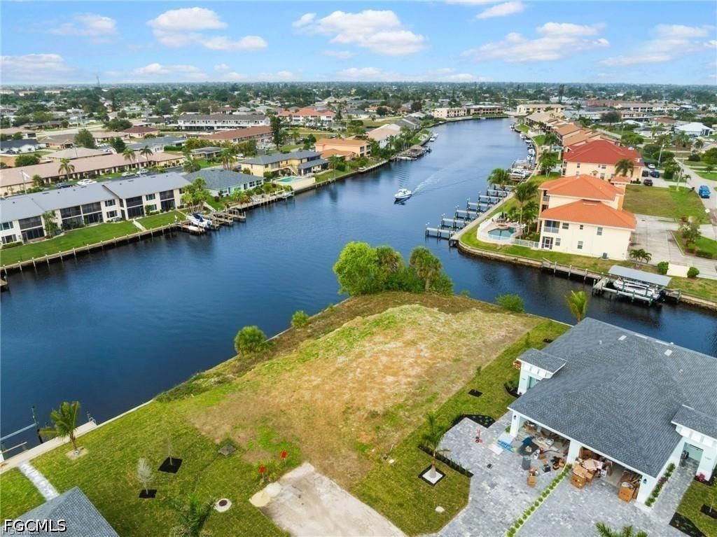 1101 Se 38th St, CAPE CORAL