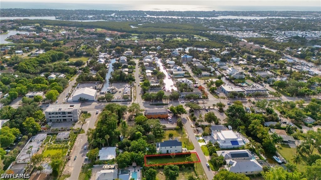 3010 Coco Ave, NAPLES