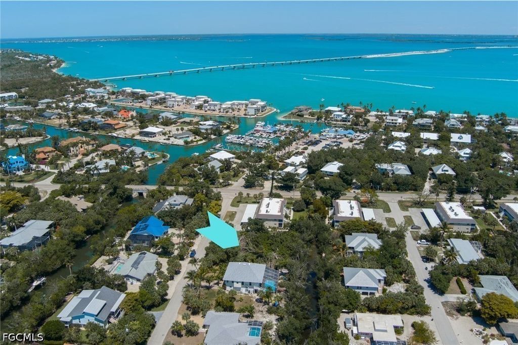 1084 S Yachtsman Dr, SANIBEL