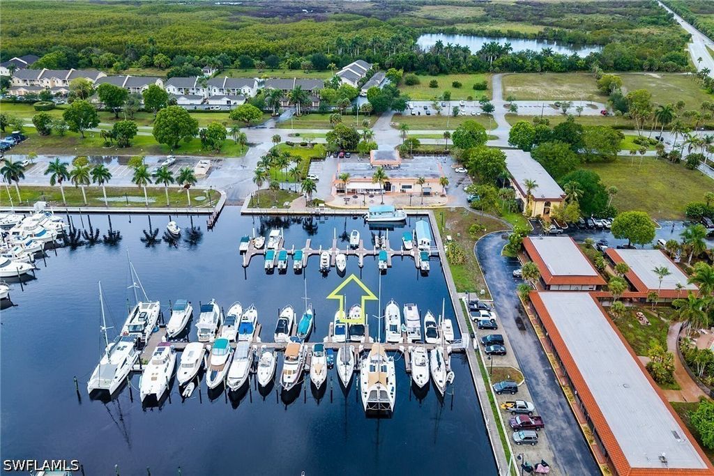 525 Newport Dr, Naples