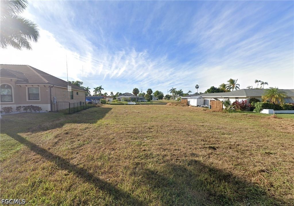 1110 Lucerne Ave, CAPE CORAL
