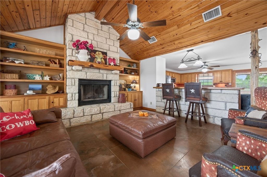 1077 Burdette Wells Road, Lockhart