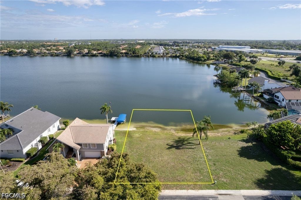 5090 Harborage Dr, Fort Myers