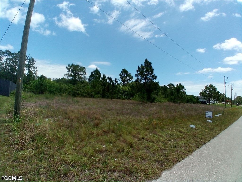 1021 Winters St E, Lehigh Acres