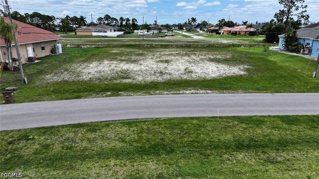 2205 Nw 26th Pl, Cape Coral