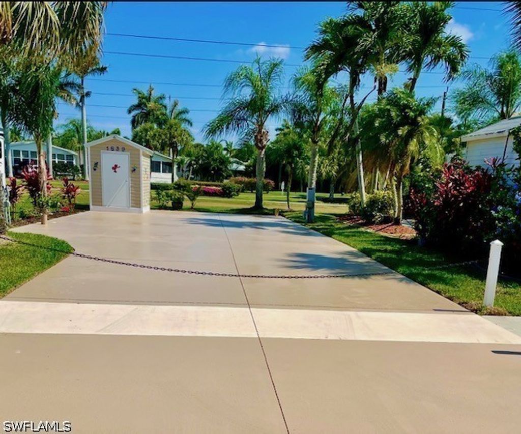 1639 Diamond Lake Cir, Naples