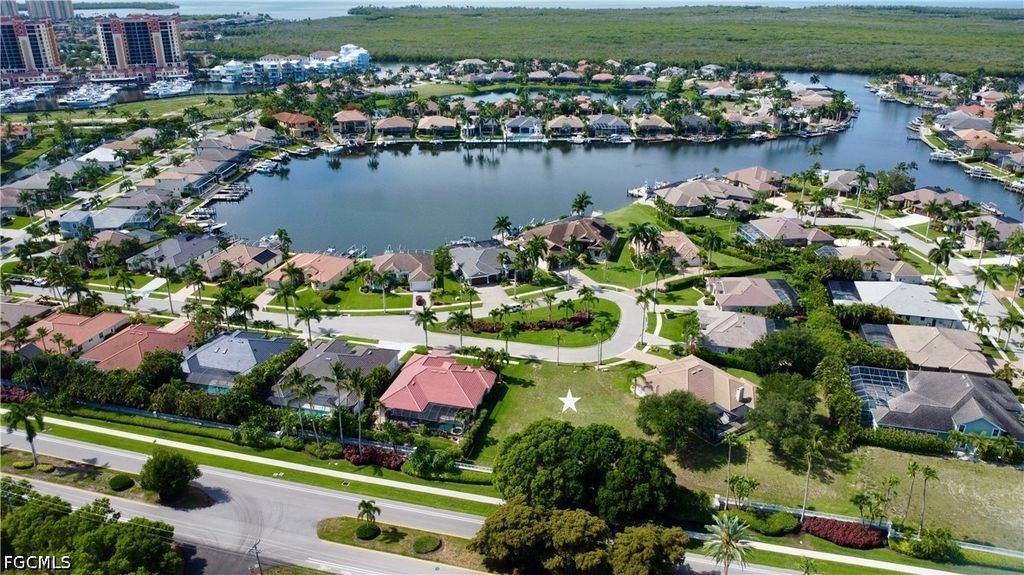 1907 Lagoon Ln, Cape Coral