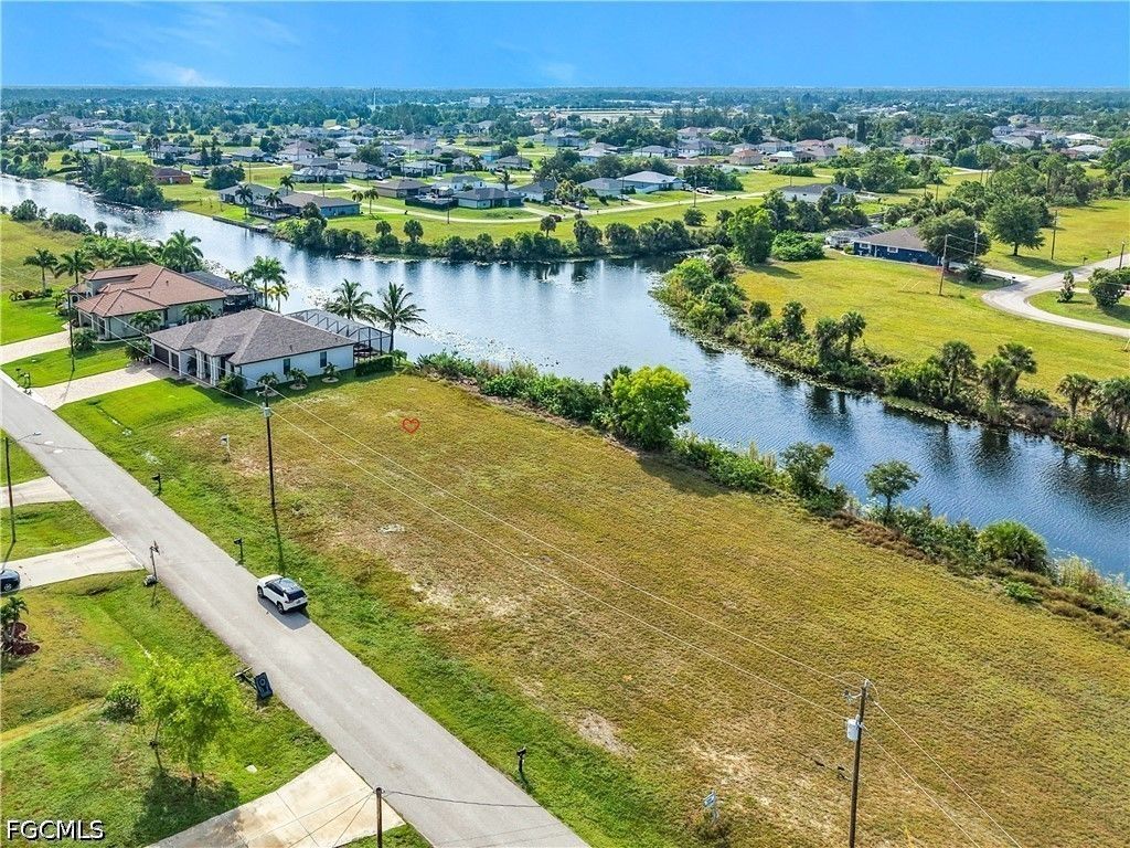 1226 Ne 40th St, CAPE CORAL