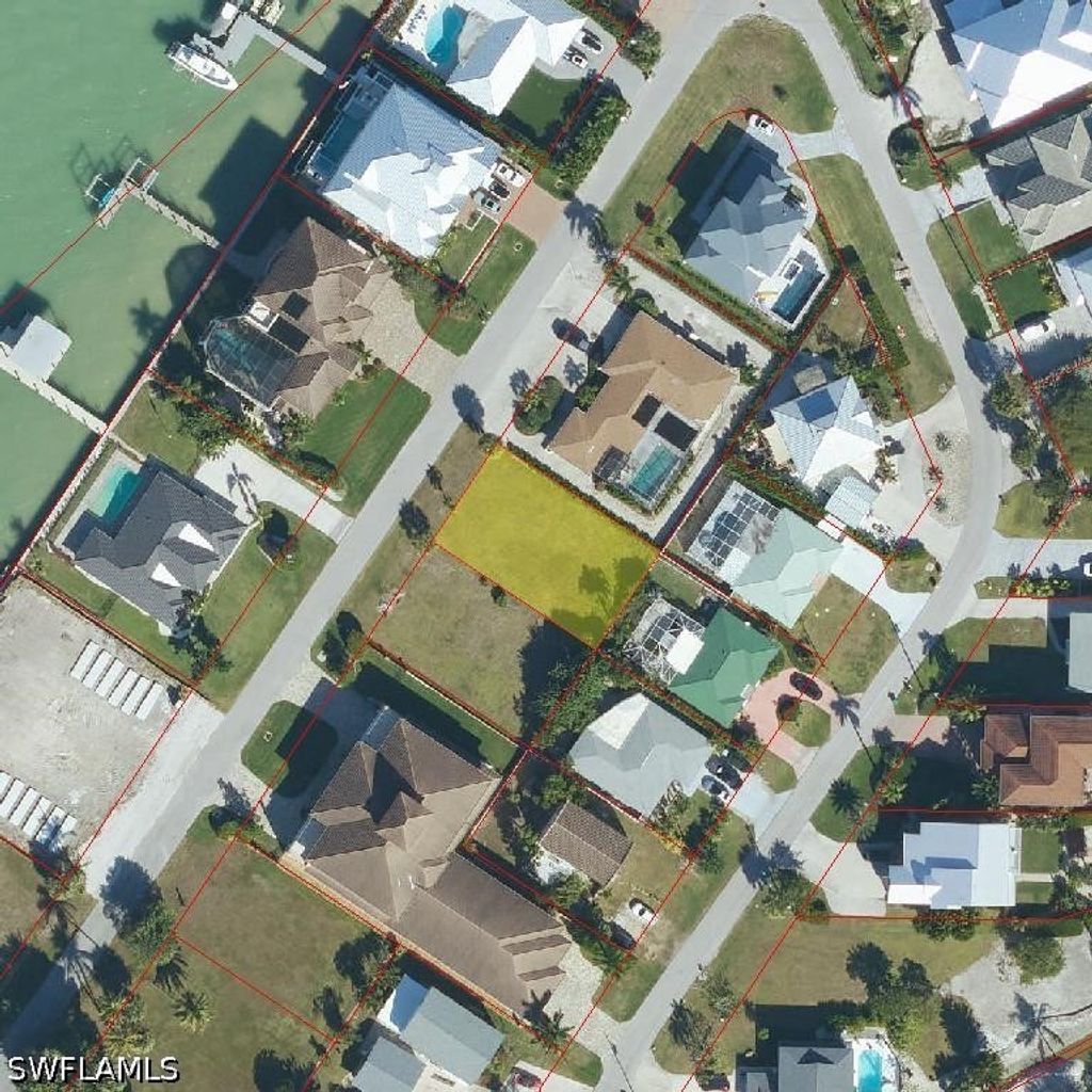 25 Dolphin Cir, Naples