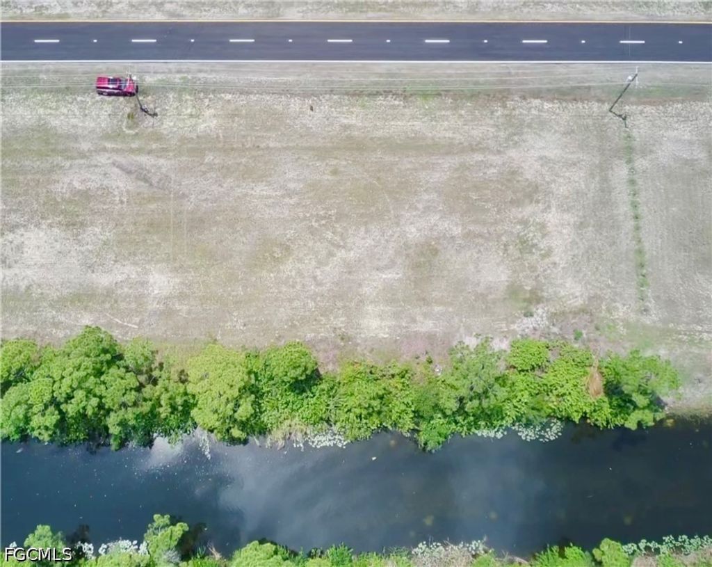 207 Wilmington Pkwy, Cape Coral