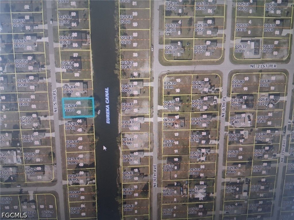 2033 Ne 5th Pl, Cape Coral