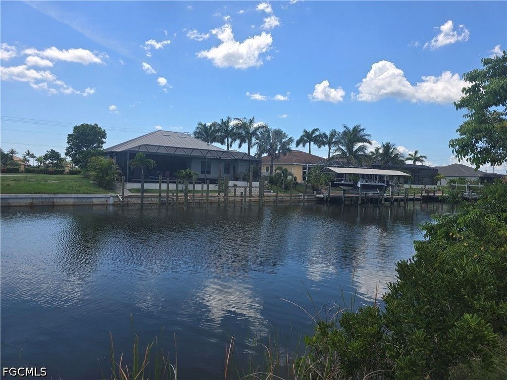 820 Nw 39th Ave, CAPE CORAL