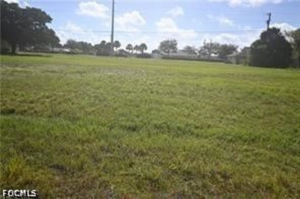1937 Sw Santa Barbara Pl, CAPE CORAL