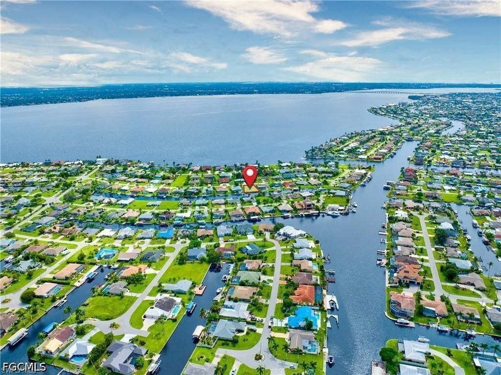 2227 Se 27th Ter, CAPE CORAL
