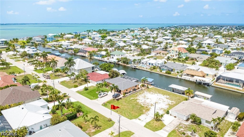 2469 Cherimoya Ln, St James City