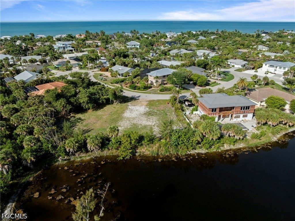 572 Chert Ct, Sanibel