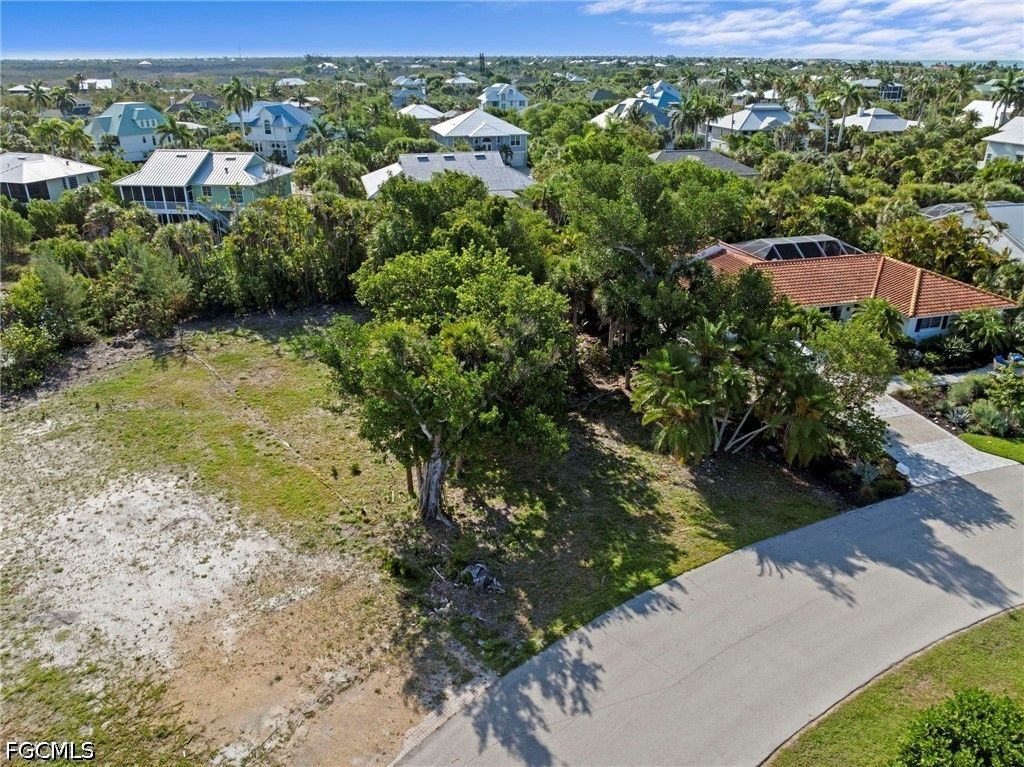 564 Chert Ct, Sanibel