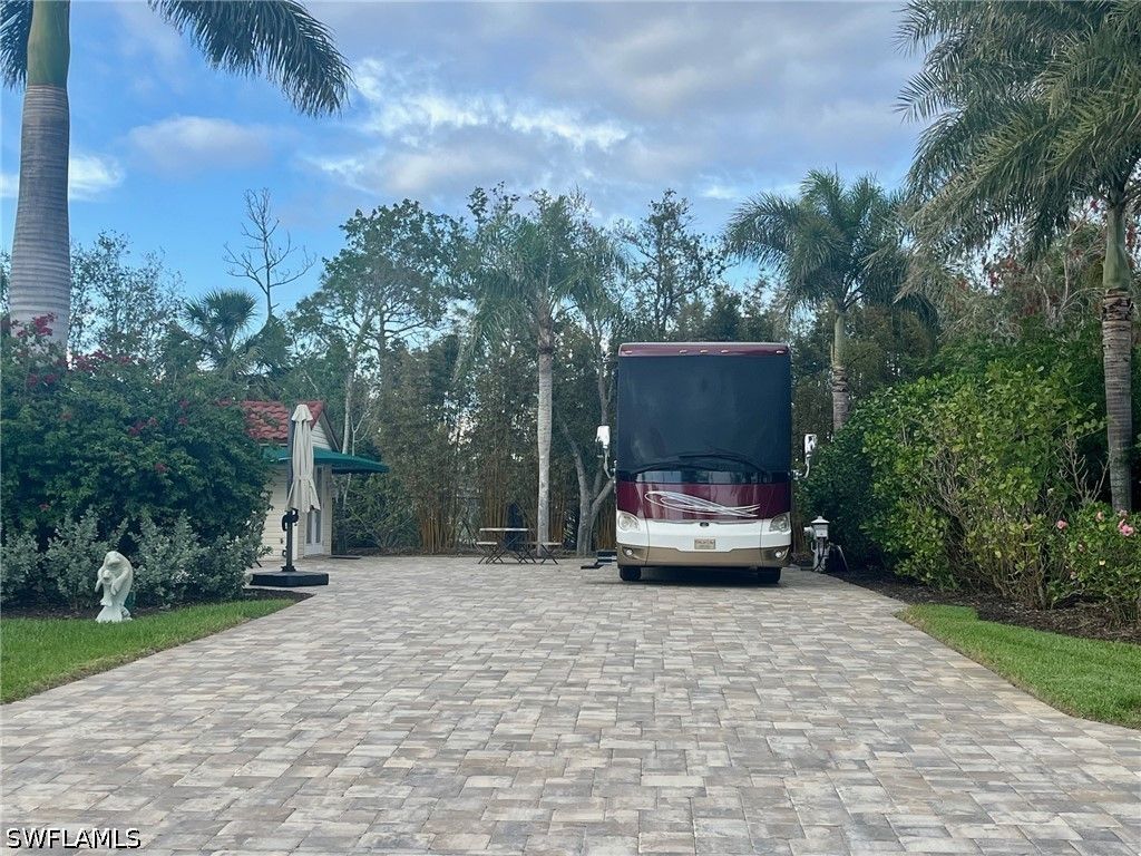 4710 Southern Breeze Dr, Naples