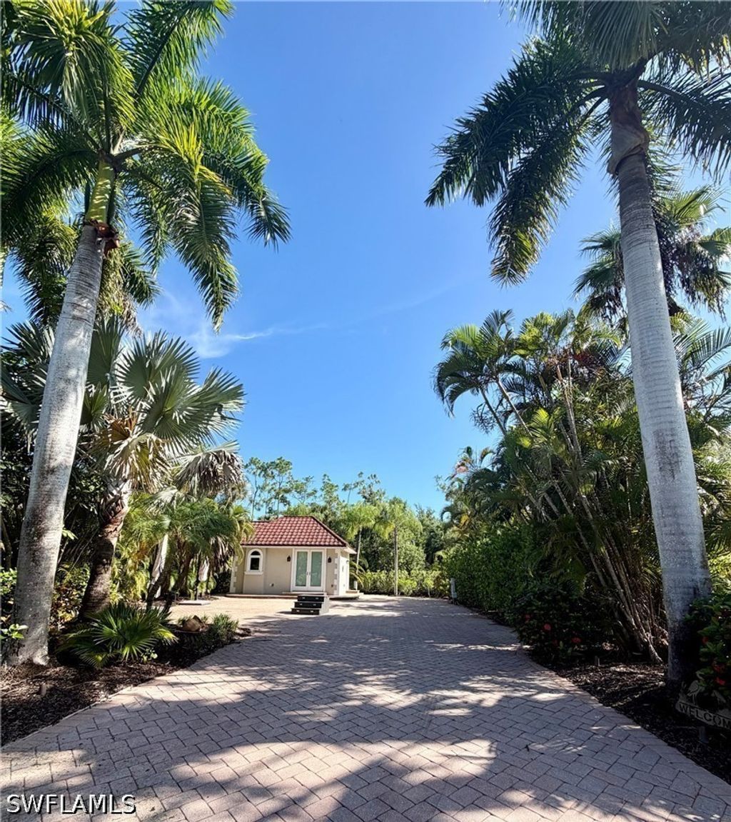 4874 Southern Breeze Dr, Naples