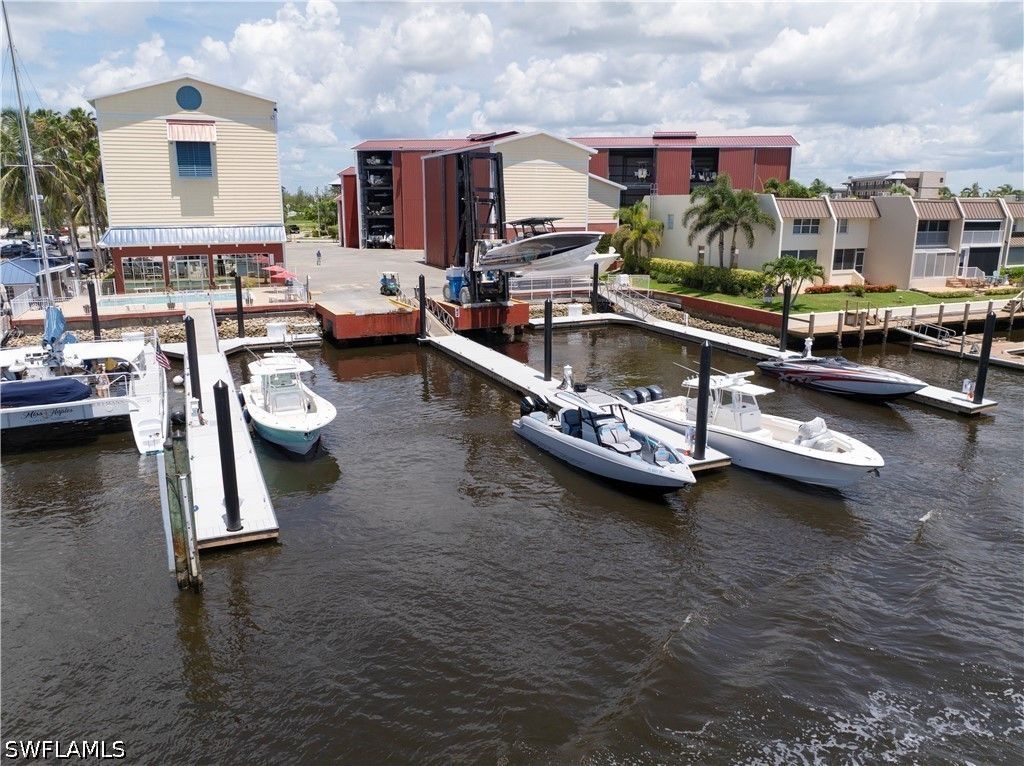 750 River Point C4-3 Dr, Naples