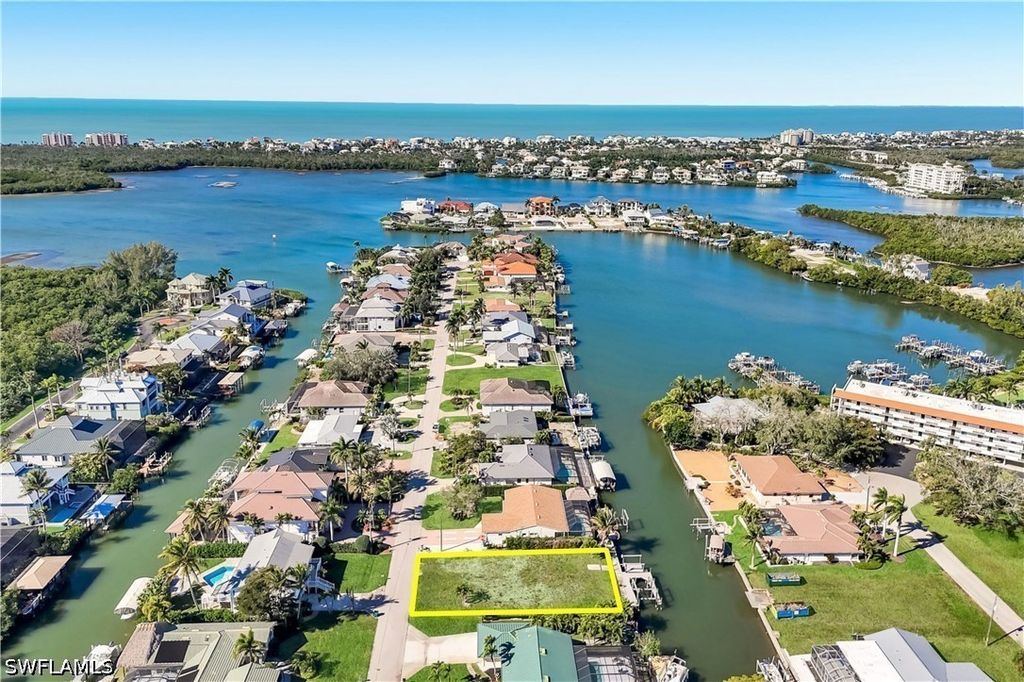 207 6th St, Bonita Springs