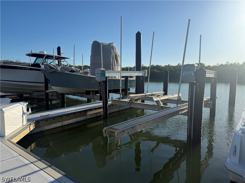 13115 Vanderbilt Rd, Naples