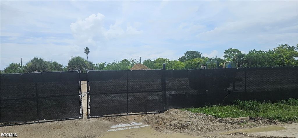 1920 Ne 19th Ave, CAPE CORAL