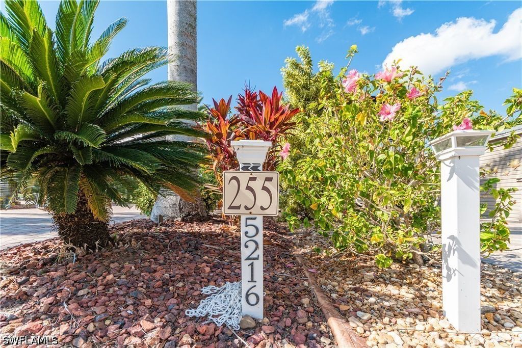 5216 Pineland Daisy Trl, Fort Myers