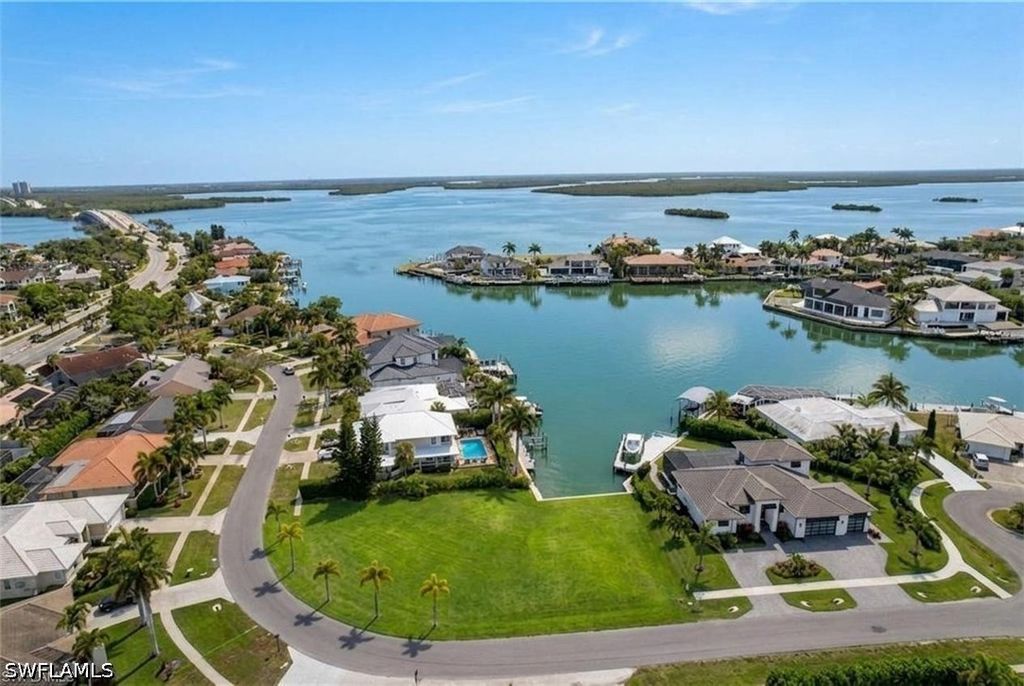 711 Fairlawn Ct, Marco Island