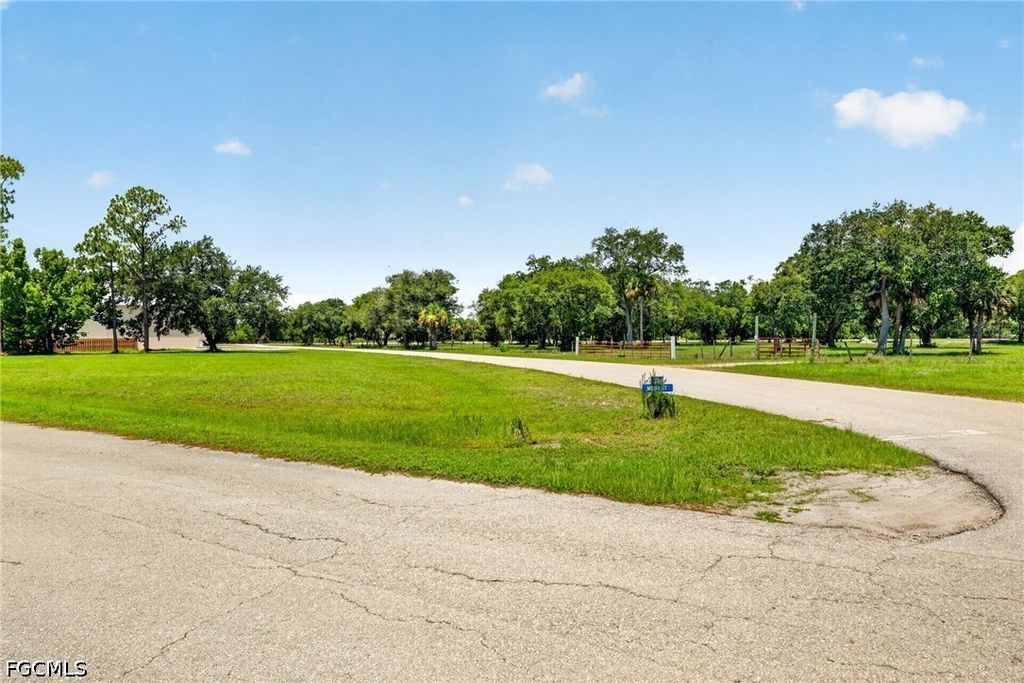 Corner School Ln And Wood St, FORT MYERS