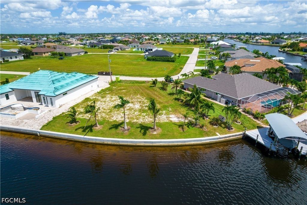 1414 Nw 37th Pl, CAPE CORAL
