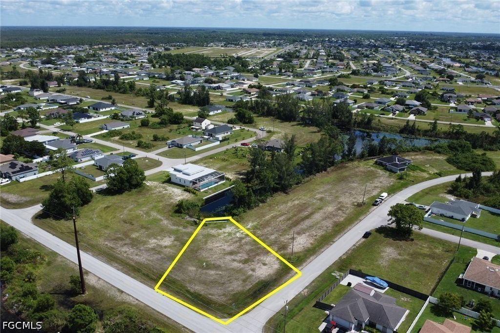 801 Ne 38th Ter, CAPE CORAL