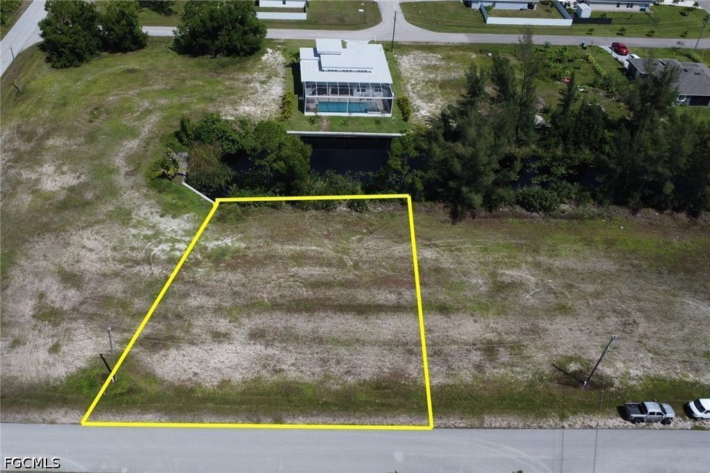 807 Ne 38th Ter, CAPE CORAL