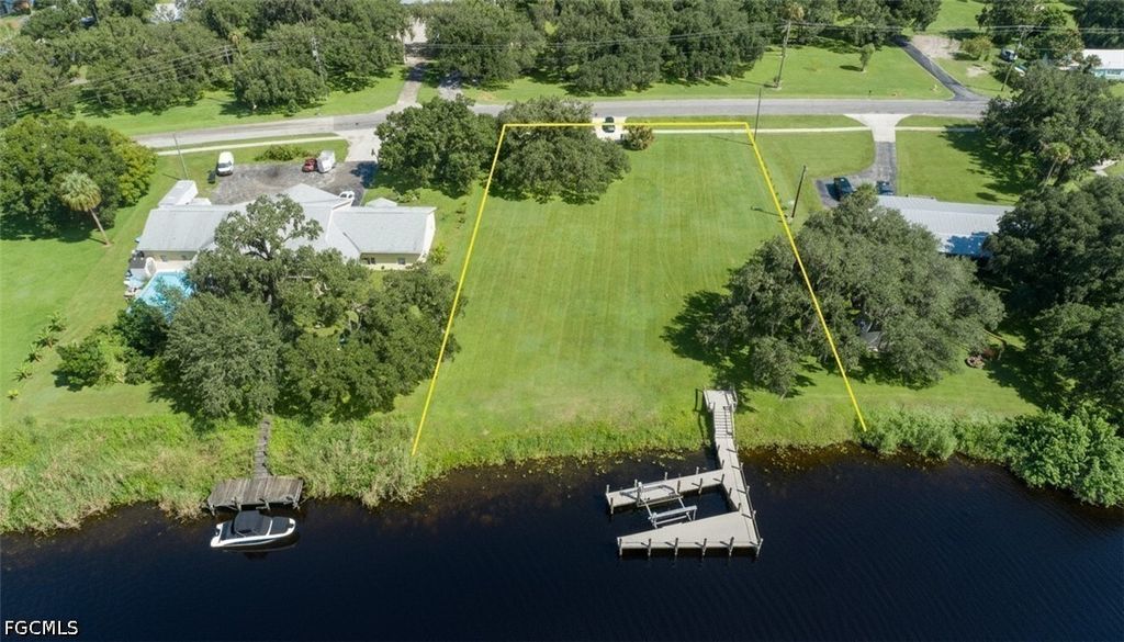395 Old County Road 78, LABELLE