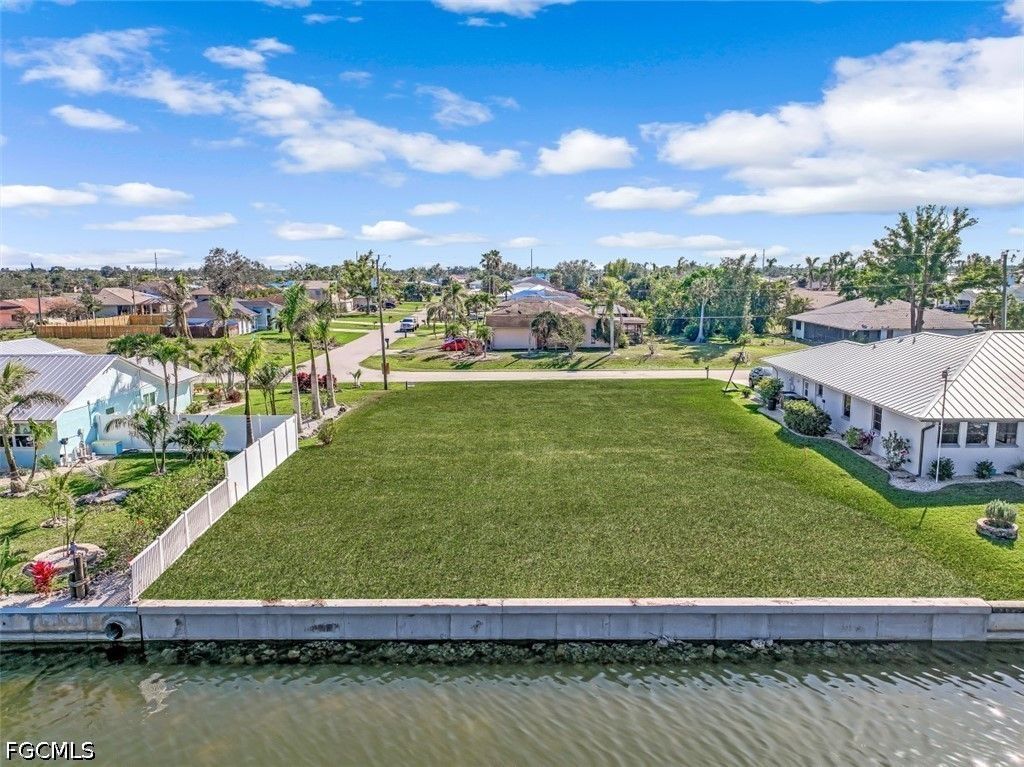 2011 Ne 2nd St, CAPE CORAL