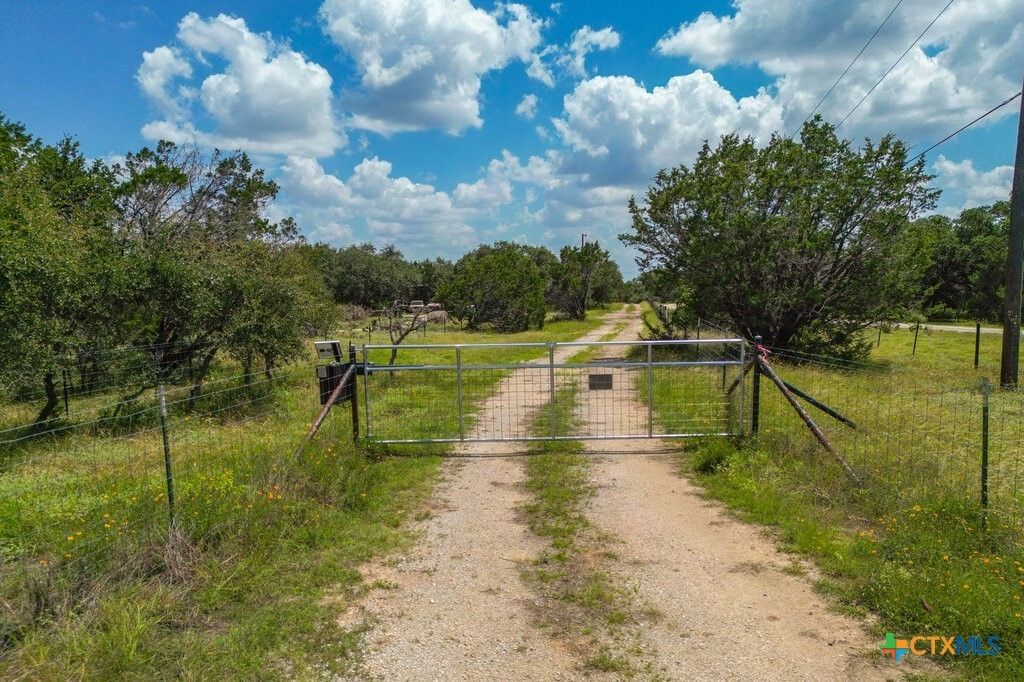 2090 Wegner Road, New Braunfels