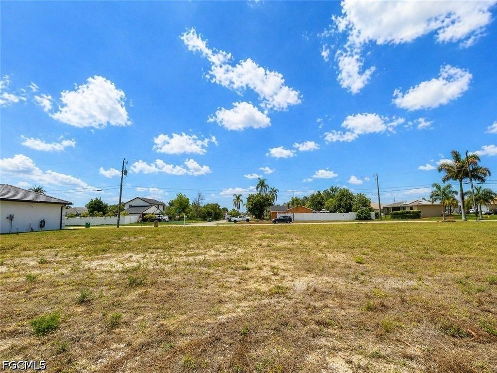 1014 Sw 18th St, CAPE CORAL