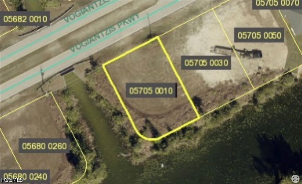 860 Vogiantzis Pkwy, Cape Coral