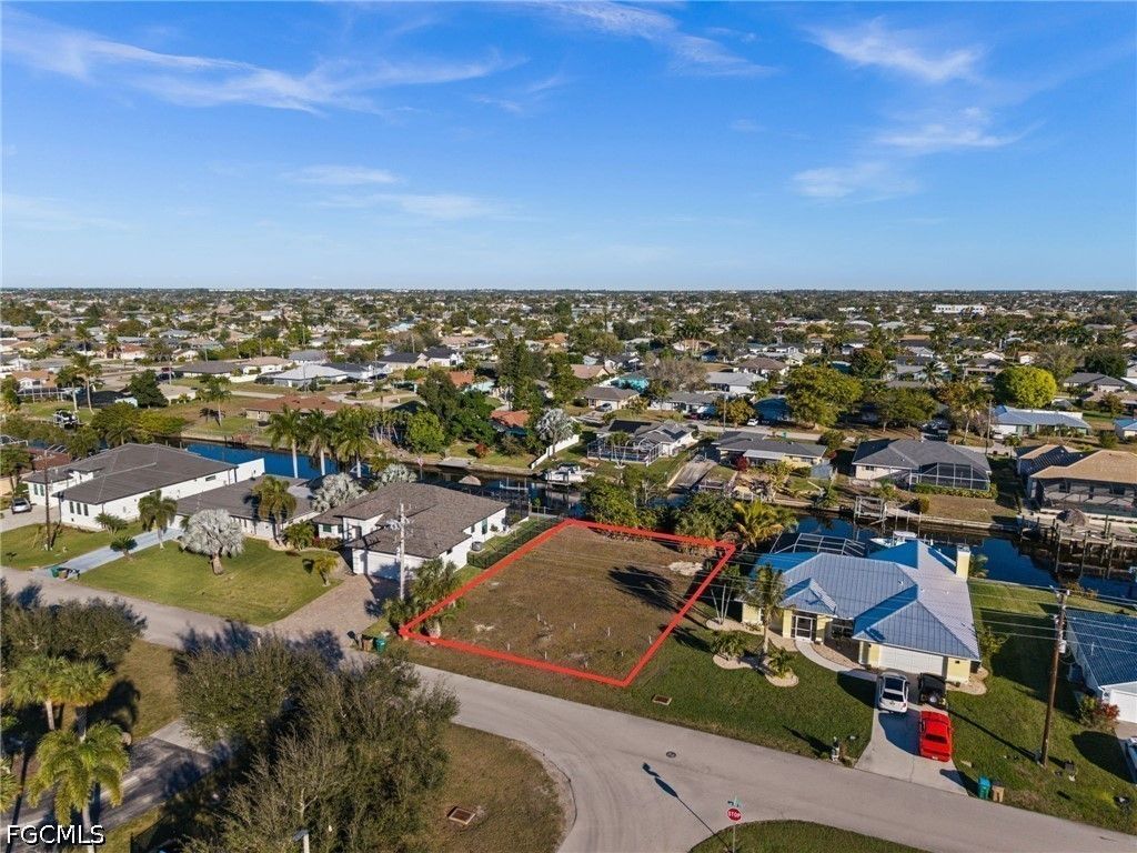 241 Sw 40th St, Cape Coral