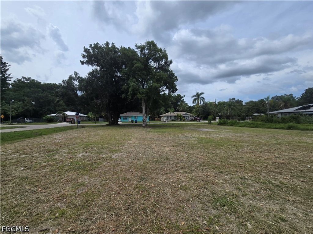13201 5th St, FORT MYERS