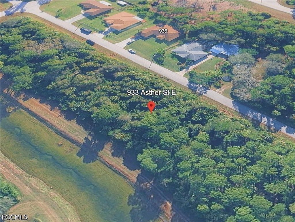 933 Asther St E, Lehigh Acres