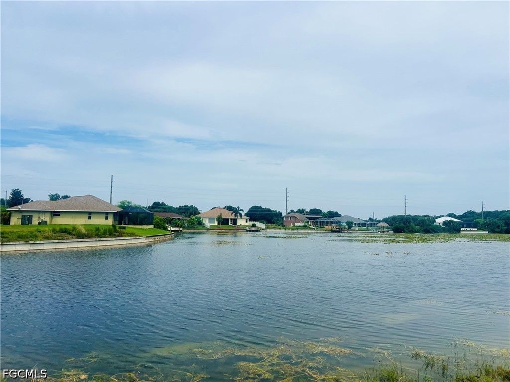 1903 Ne 23rd Ave, Cape Coral